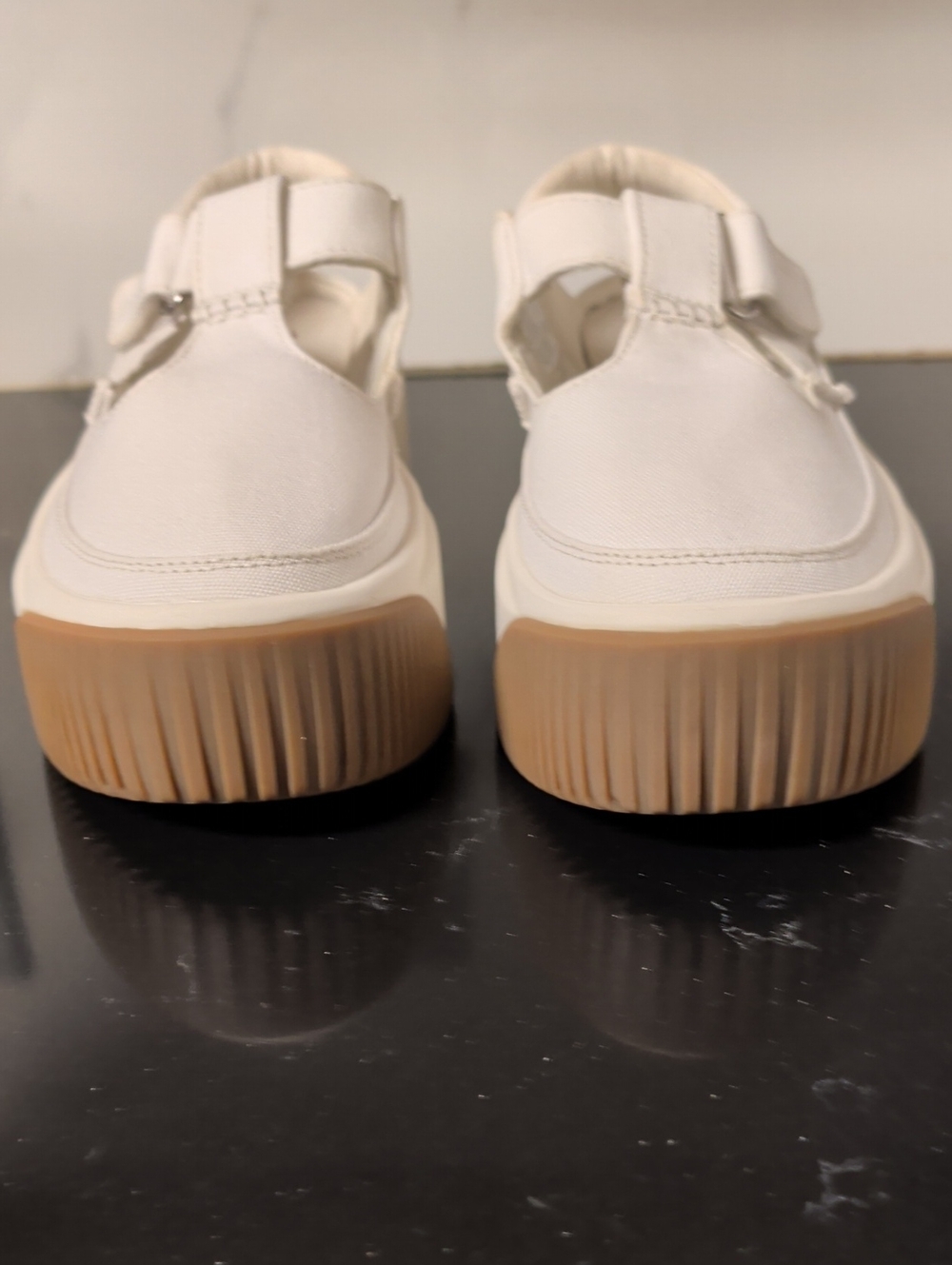 UGG® Women's EZ-Duzzit T-Strap Platform Flats Size 6 Used Exc MSRP $120 - Picture 4 of 11